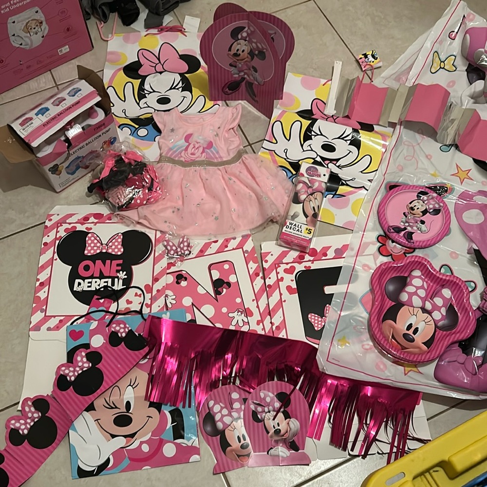One year old Minnie mouse birthday party set including dress